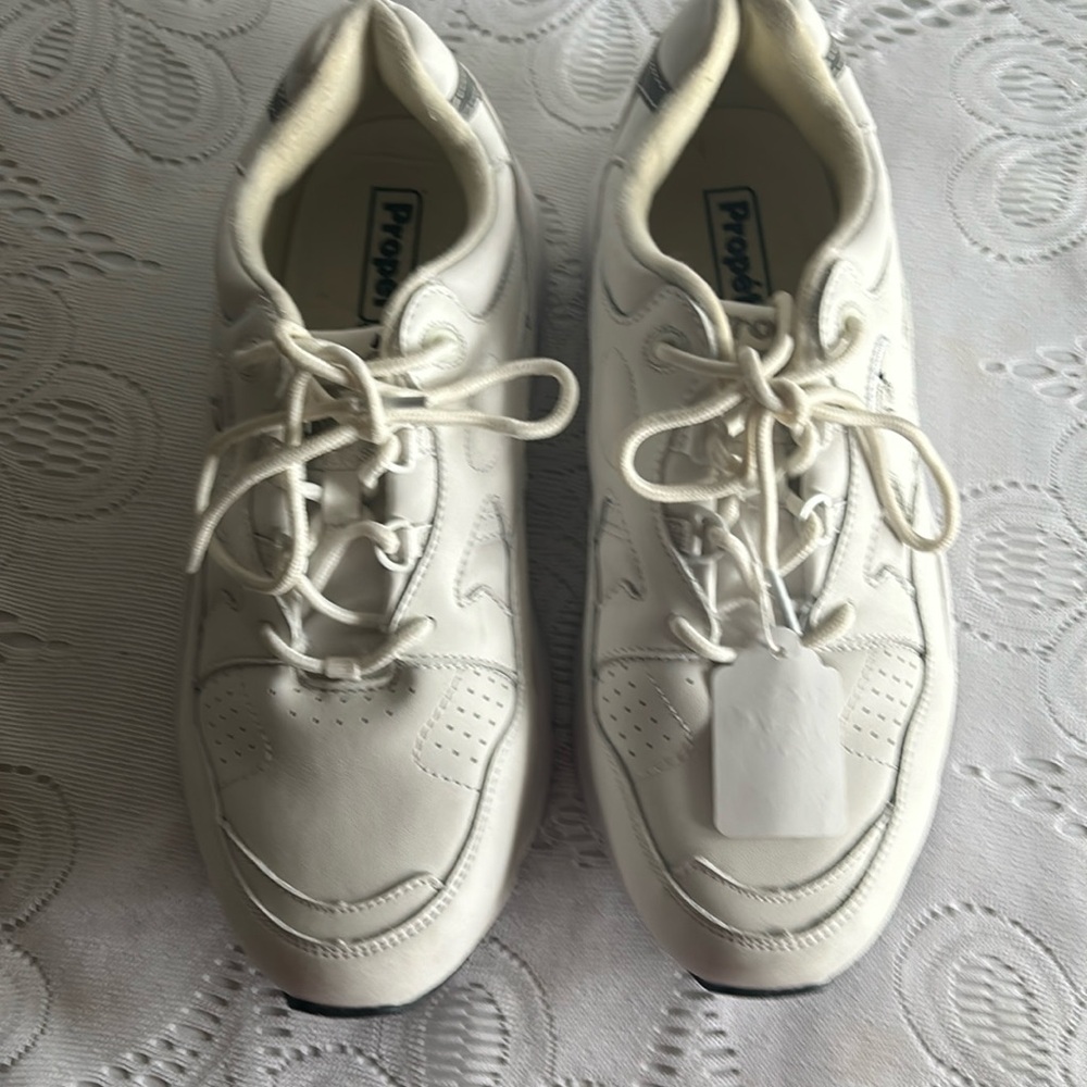 Propet sneakers Size 9.5 -4E.